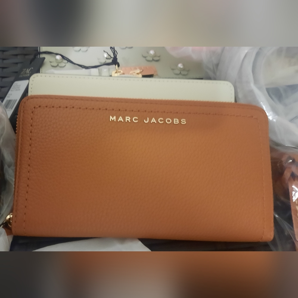 Marc Jacobs wristlet wallet
